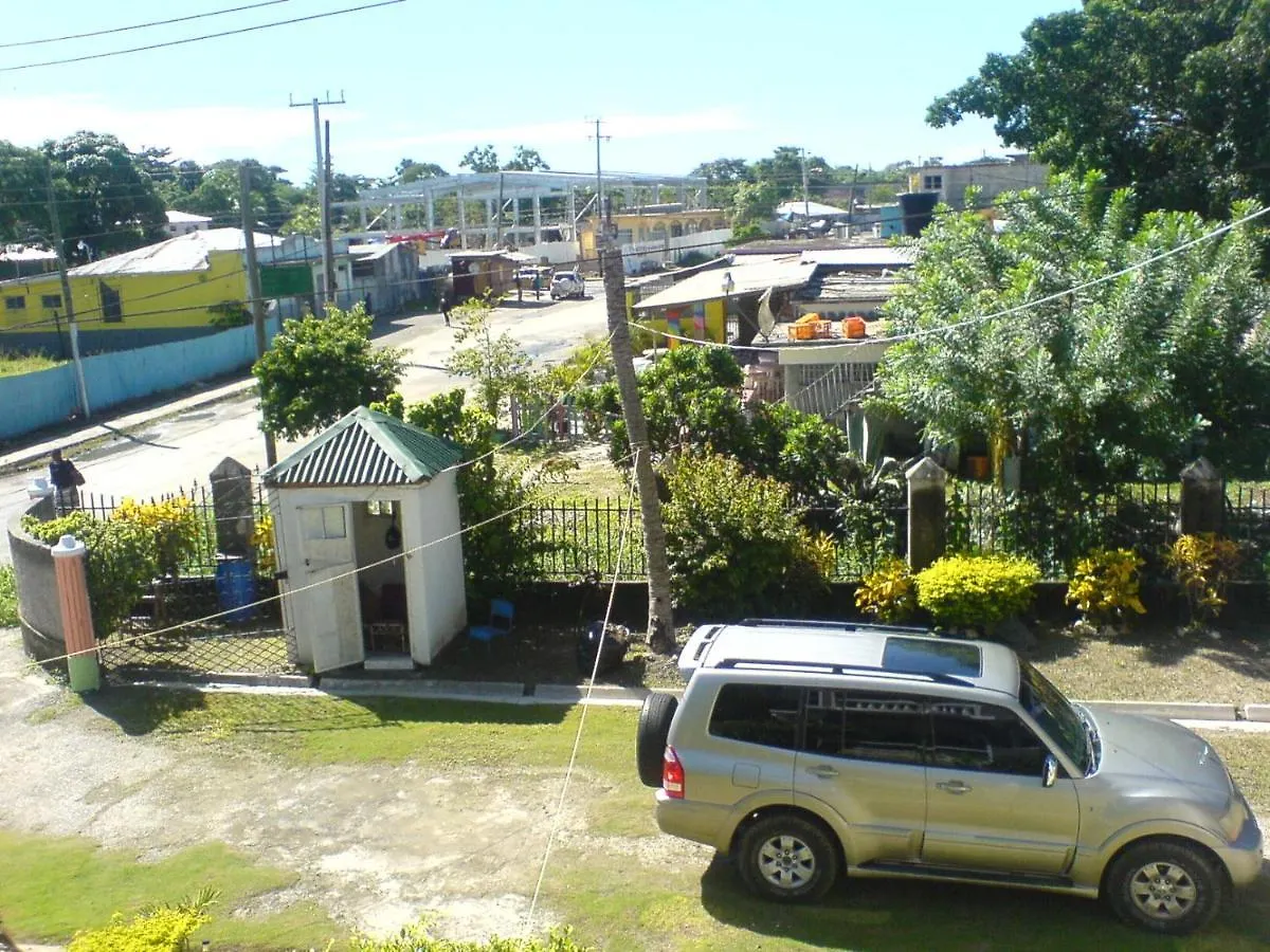 Pyeaca Guesthouse Little London Jamaica